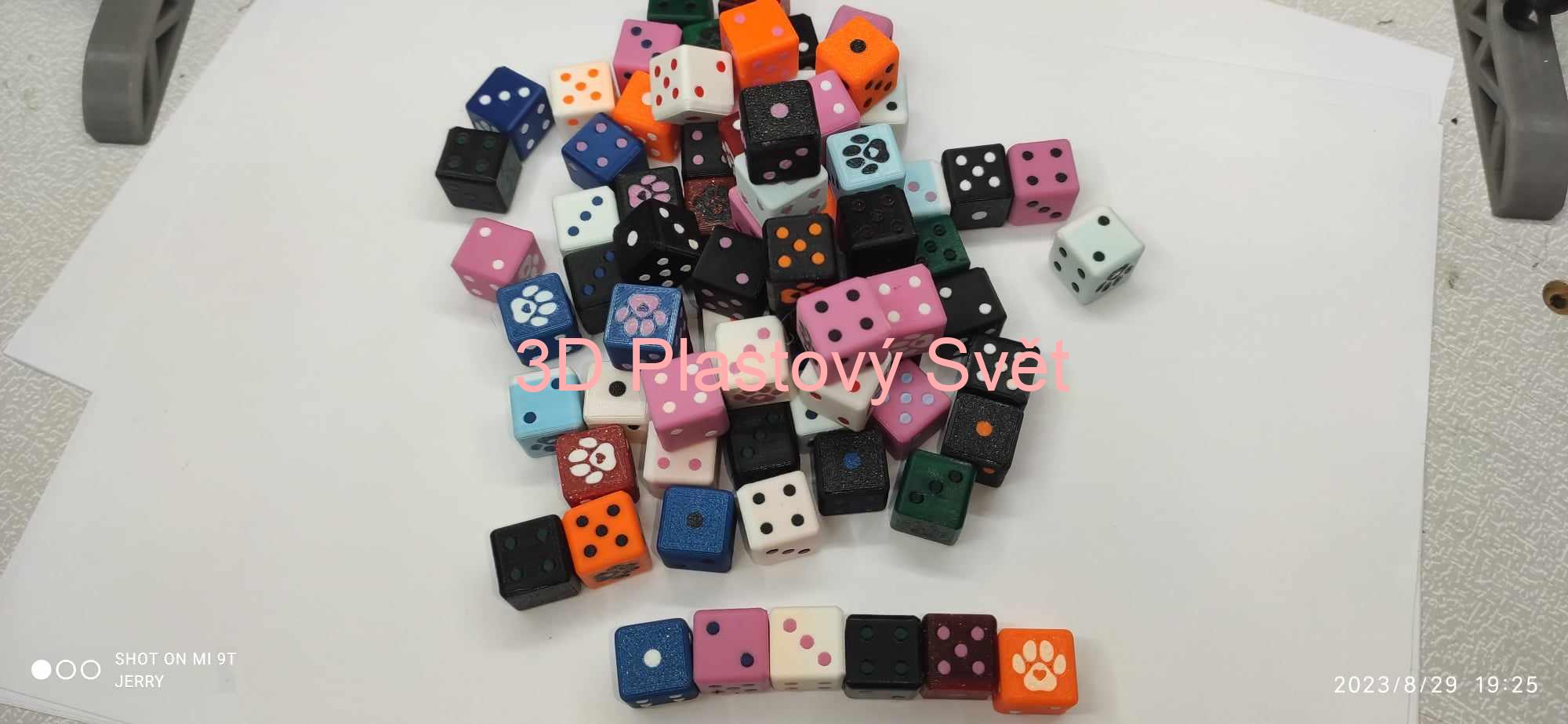 10x Hrací kostka - tlapka - mix