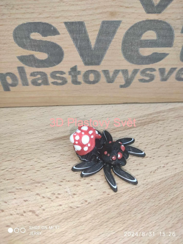 Malý pavouček s muchomůrkou - hýbací - barevný