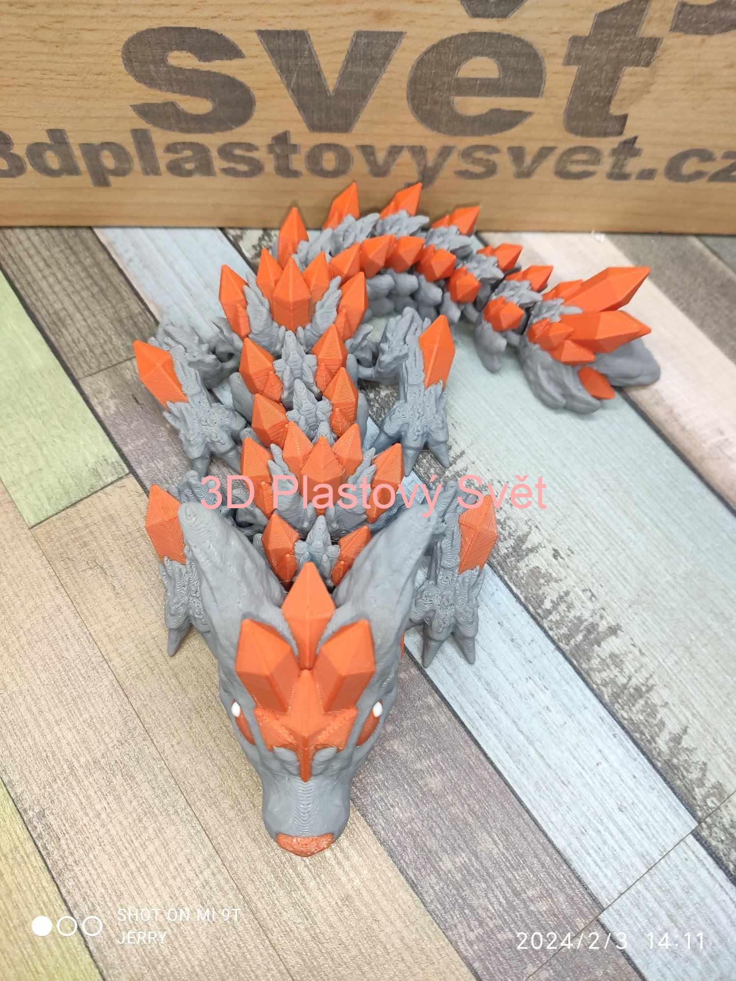 Vlčí drak s krystaly - hýbací - barevný