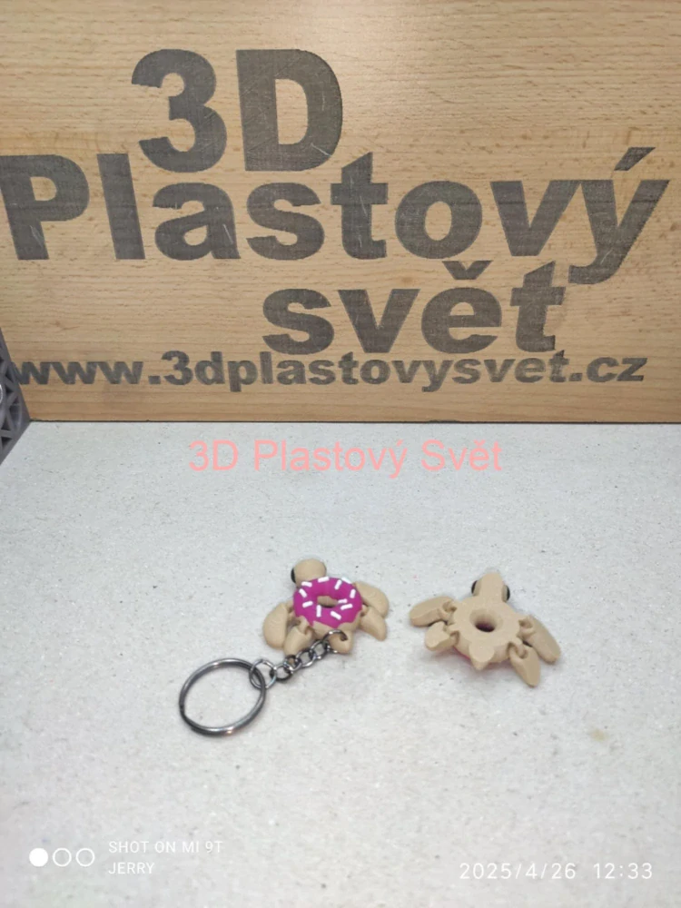 Malá želva s donutem - postavička/klíčenka