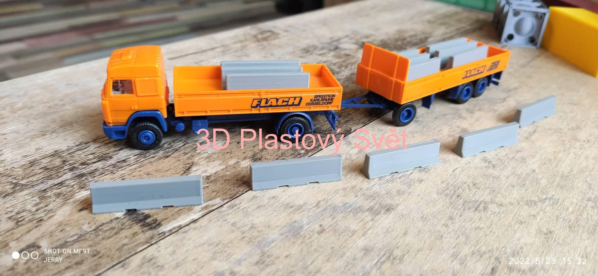 Dálniční betonový zátaras