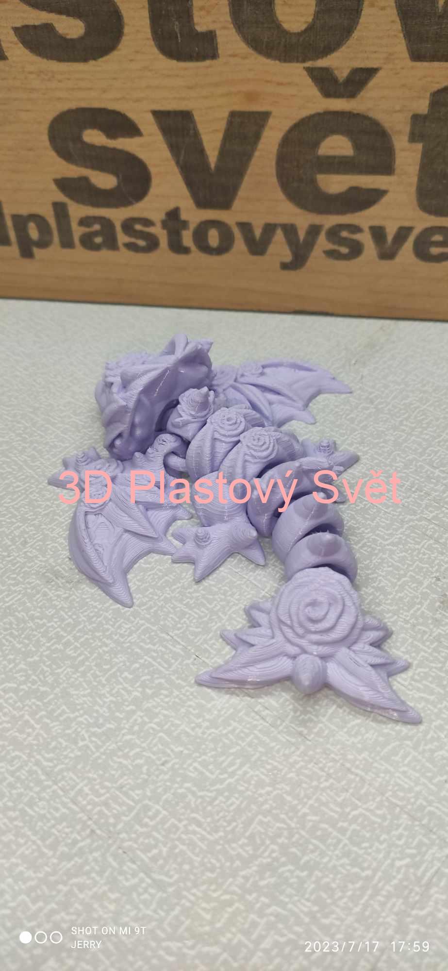 Malý Wyvern z růží - hýbací