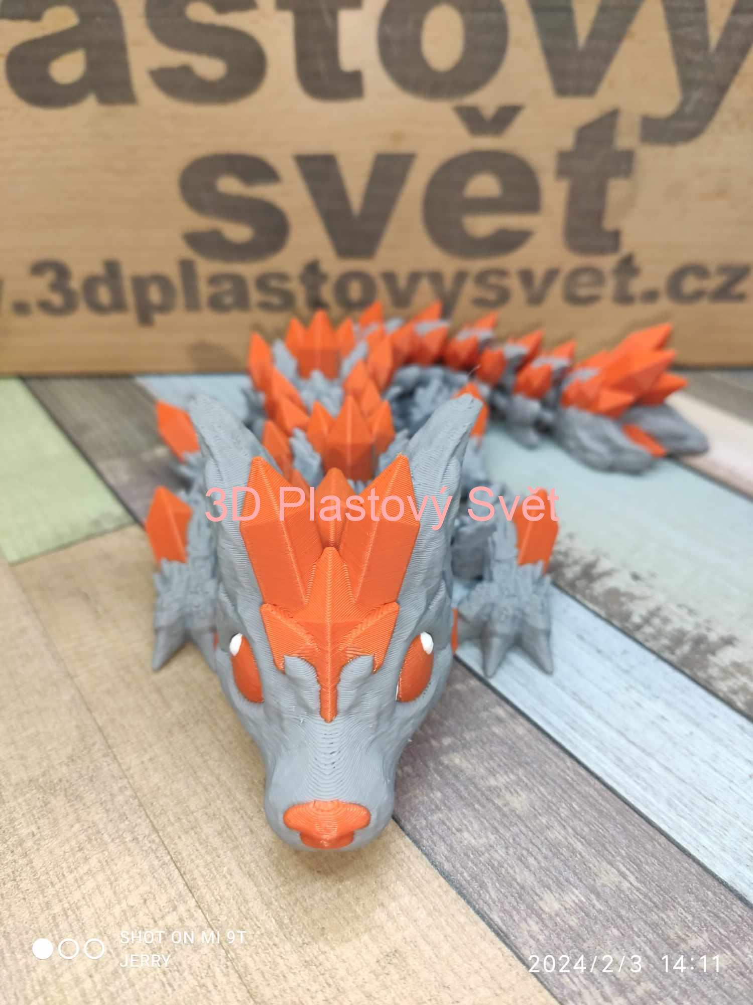 Vlčí drak s krystaly - hýbací - barevný