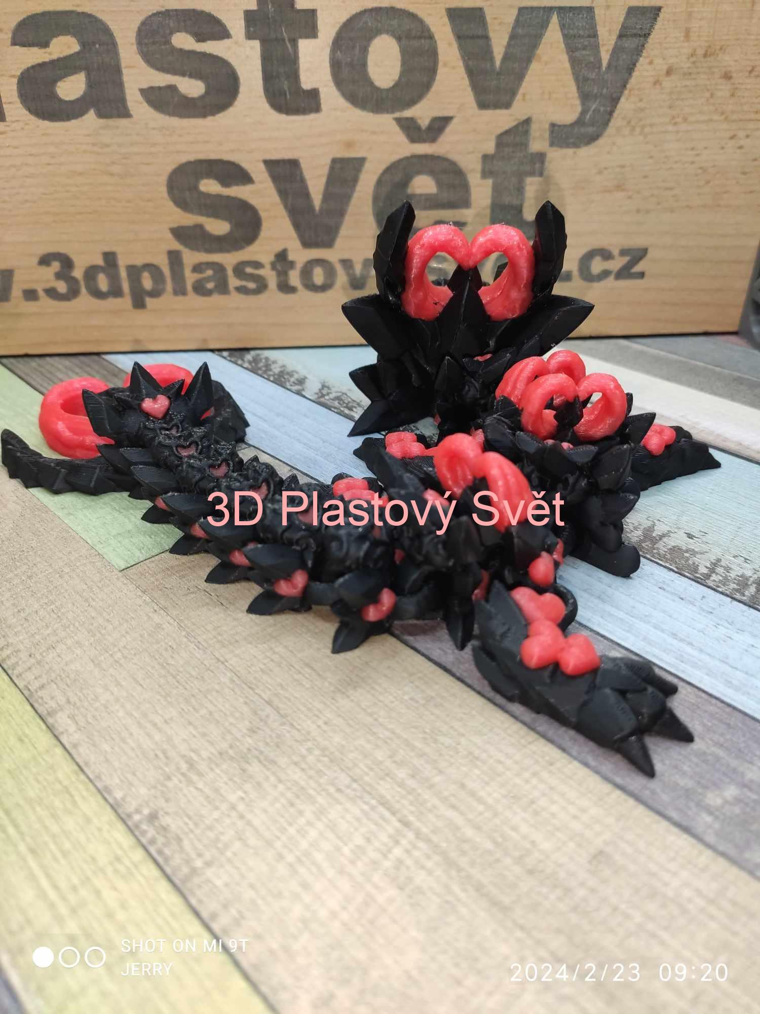 Drak ze srdíček a lávových kamenů - krátký