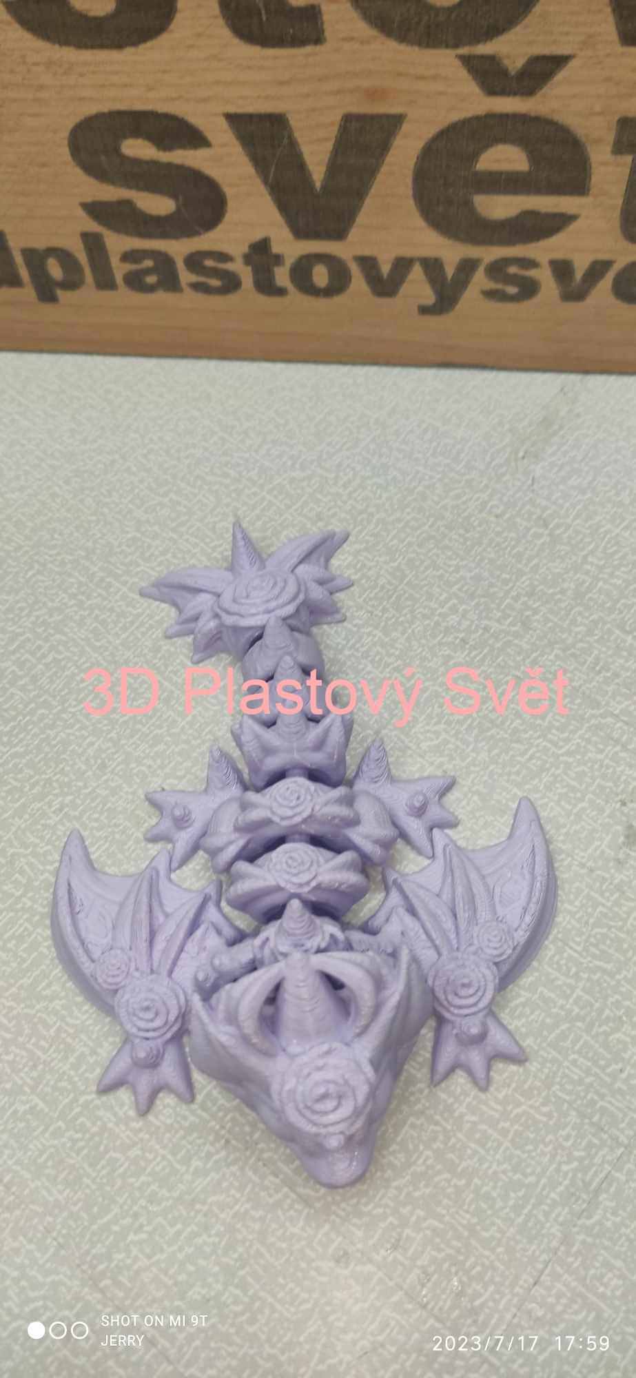 Malý Wyvern z růží - hýbací