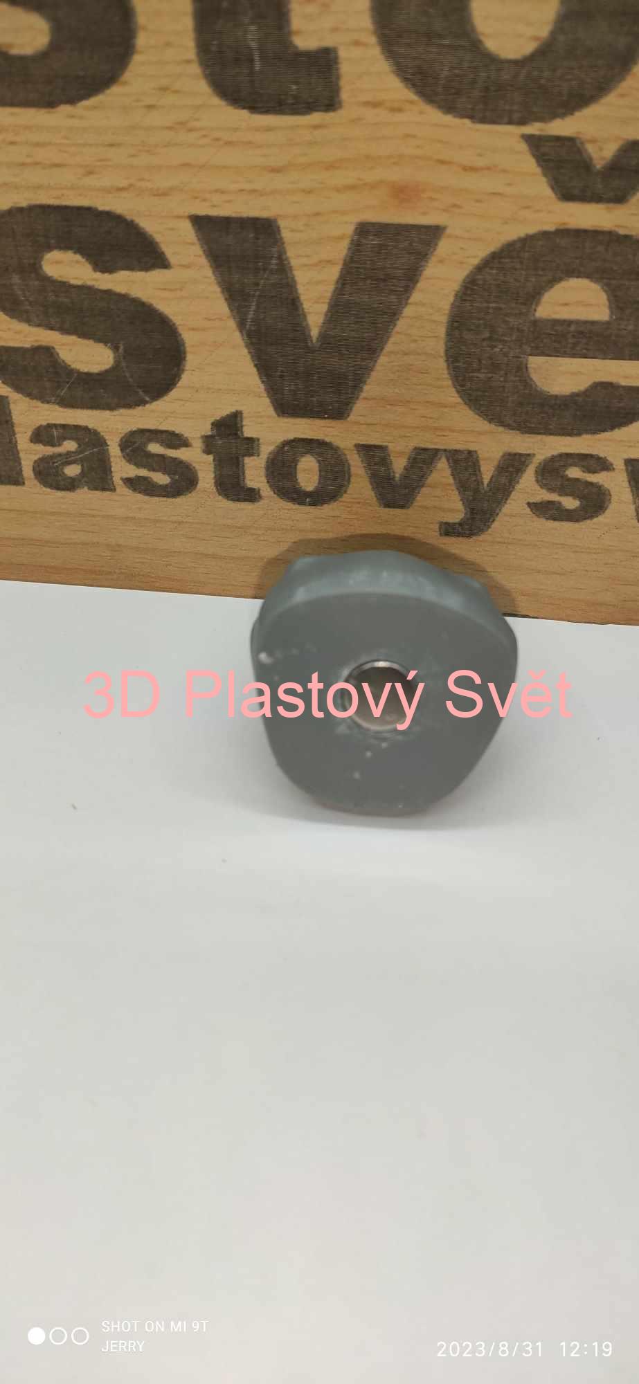 Vysmátý žralok hlava - magnetka