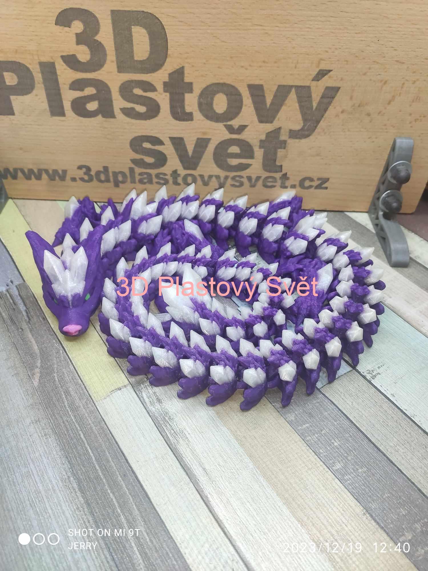 Drak s krystaly