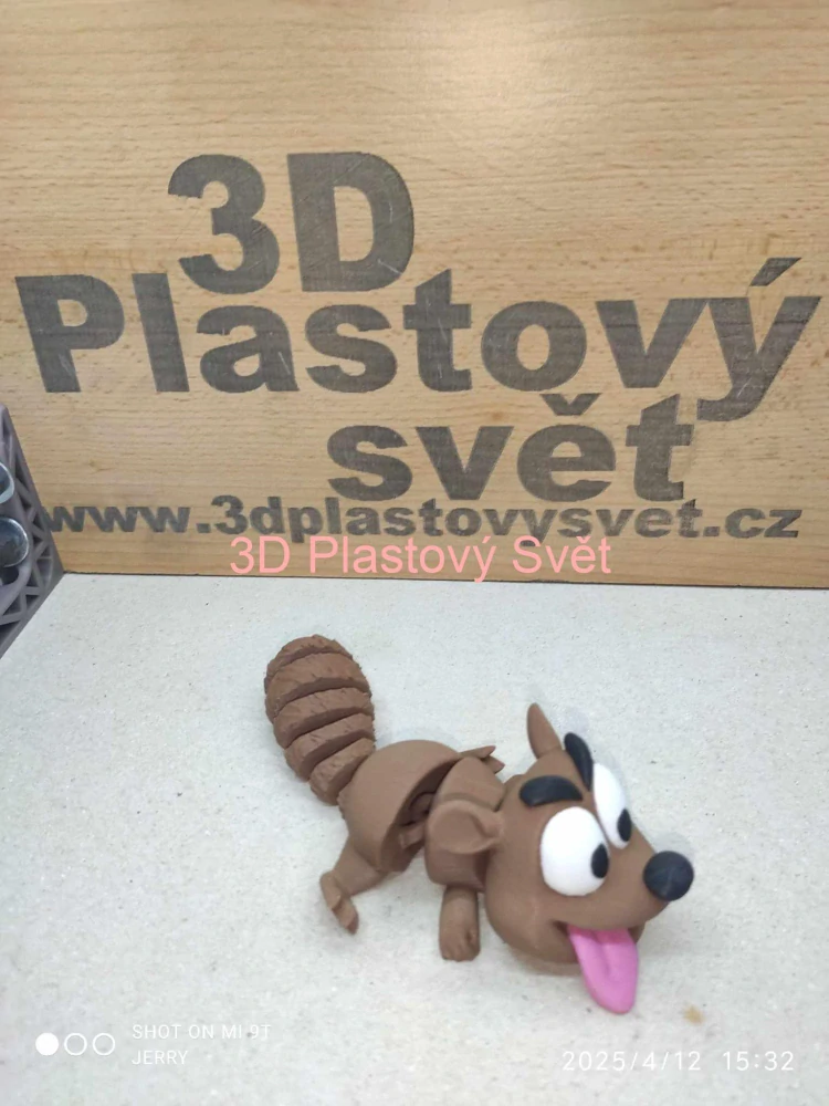 Veverka s vyplazeným jazykem