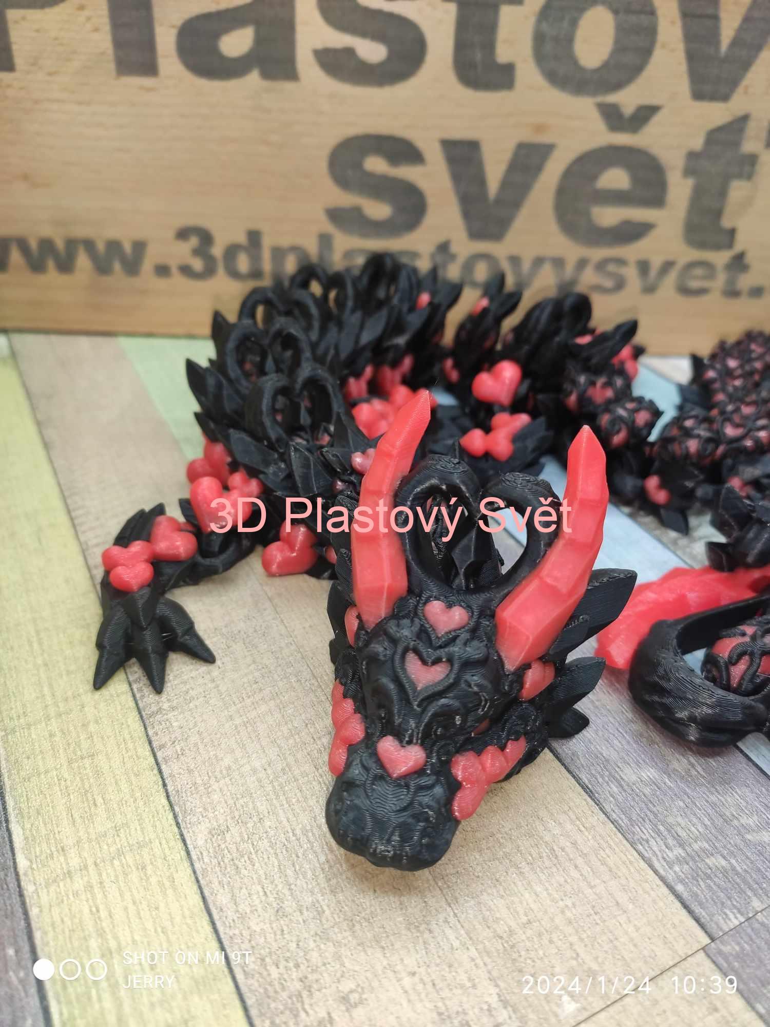 Drak ze srdíček a lávových kamenů - dlouhý