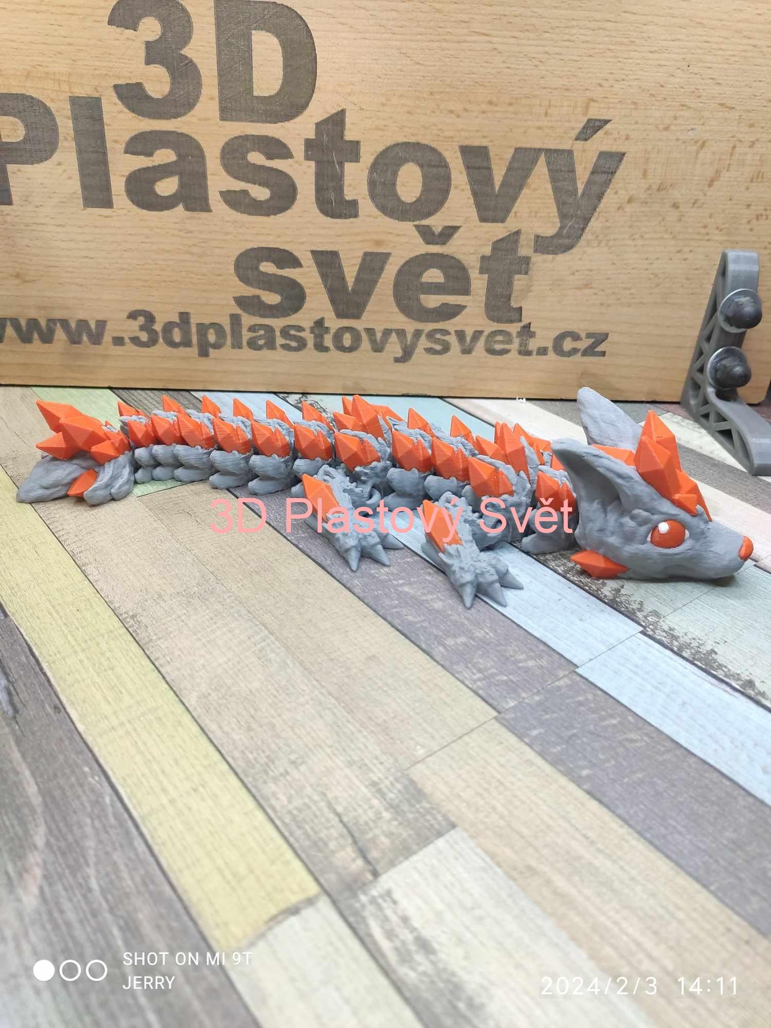 Vlčí drak s krystaly - hýbací - barevný