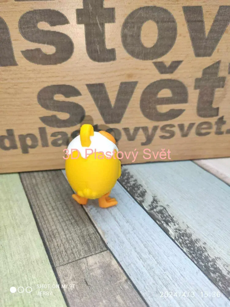 Kuřátko s vajíčkem na hlavě - hýbací - barevný