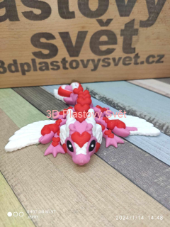 Zamilovaný dráček se srdíčky